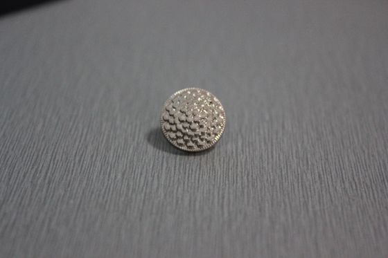 Forme a modelo de la escala los botones de encargo de la ropa para la camisa/la ropa