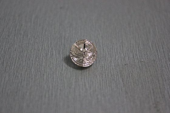 Botones del modelo de Eagle de la moda, botón de encargo de la ropa de la galjanoplastia de metal