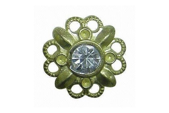 El girasol de encargo de la ropa de los botones a presión del diamante artificial plástico calza los accesorios