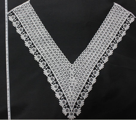 Blanco polivinílico de la leche del adorno de la ropa del cuello del bordado del cordón del cuello para la ropa