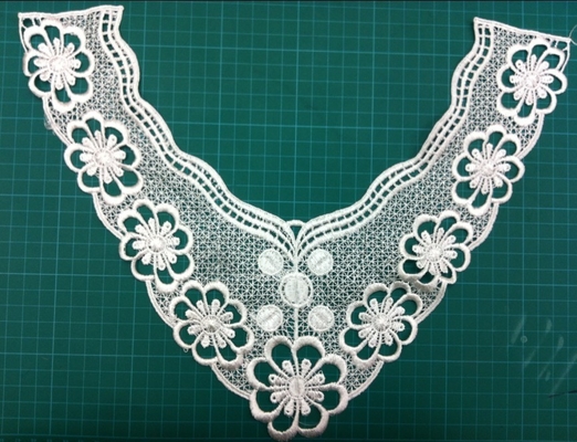 Adorno modificado para requisitos particulares de la ropa del cuello del bordado del cordón del cuello para el vestido