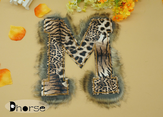 Leopardo de la letra M Brown que imprime el Applique moldeado del ajuste para la ropa