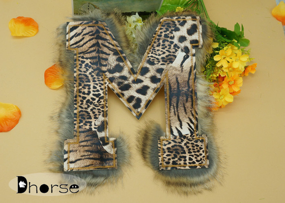 Leopardo de la letra M Brown que imprime el Applique moldeado del ajuste para la ropa