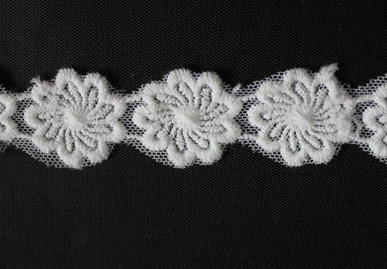 Estampado de plores decorativo bordado algodón del ajuste los 2.5cm del cordón con color de teñido
