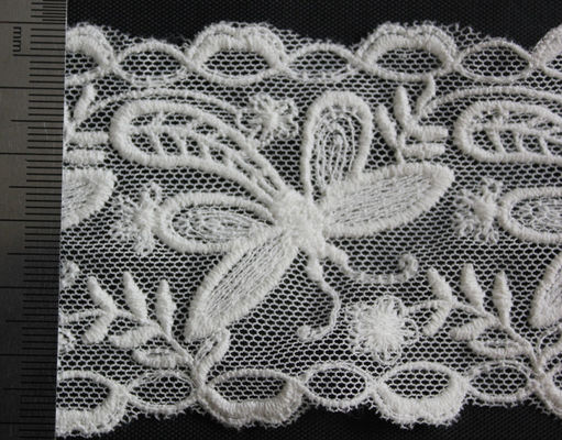 Blanco soluble en agua de la naturaleza del ajuste decorativo los 6cm del cordón del algodón de la flor de la libélula