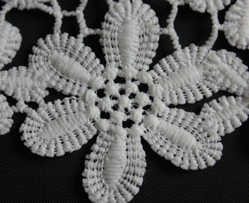 Qmilch bordó el ajuste decorativo del cordón estampado de plores negro/del blanco el 11cm