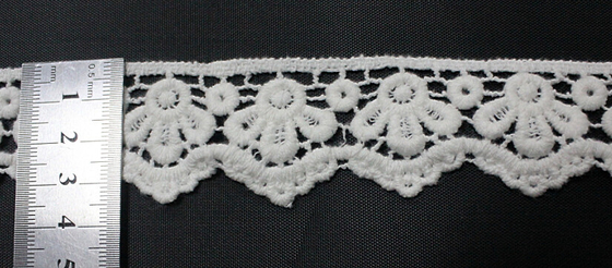 Anchura blanca los 3cm del algodón/del ajuste decorativo polivinílico del cordón de la leche para la ropa de la ropa