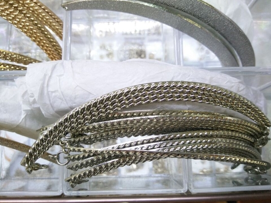 Ajuste a medias oval respetuoso del medio ambiente del metal de la forma de la aleación para la moda de la plata de las decoraciones