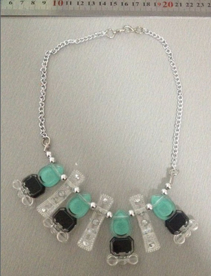 Collar hecho a mano del ABS y de la aleación