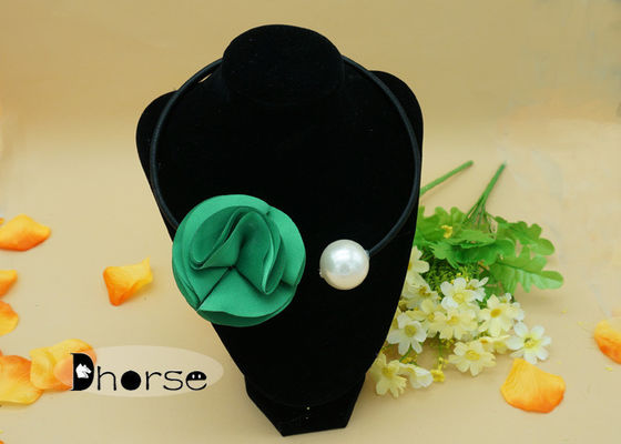 Los collares moldeados hechos a mano de la tela de la perla grande verde de la flor, cuello gotearon el collar