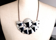 Personalizado y negro vidrio hoja artesanal collar, artesanalmente collares para mujeres