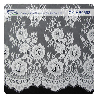 Tela de nylon para los vestidos de boda, tela floral horneada a la crema y con pan rallado del cordón de Chantily del cordón