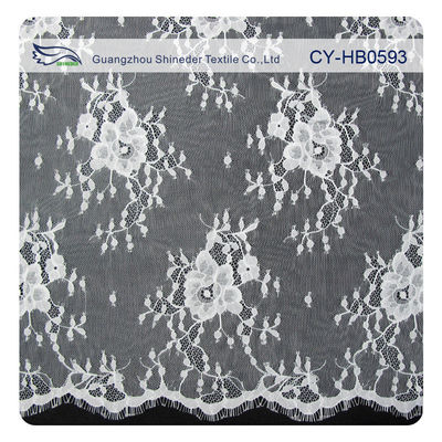 Tela de nylon para los vestidos de boda, tela floral horneada a la crema y con pan rallado del cordón de Chantily del cordón