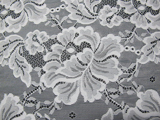 Diseño floral de nylon de encargo de la tela del cordón del bordado de Digitaces para la modistería