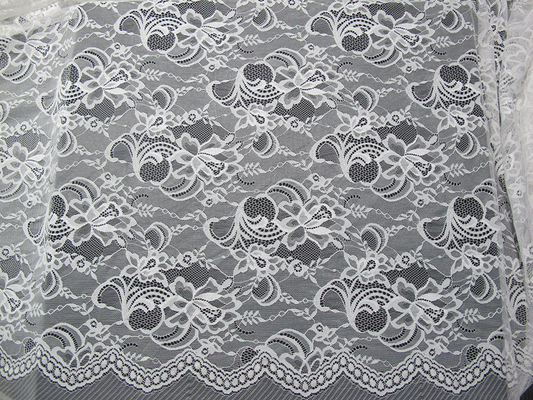 Floral suizo de nylon blanco de la tela del cordón hecho punto con el cordón de la frontera y el borde de la concha de peregrino