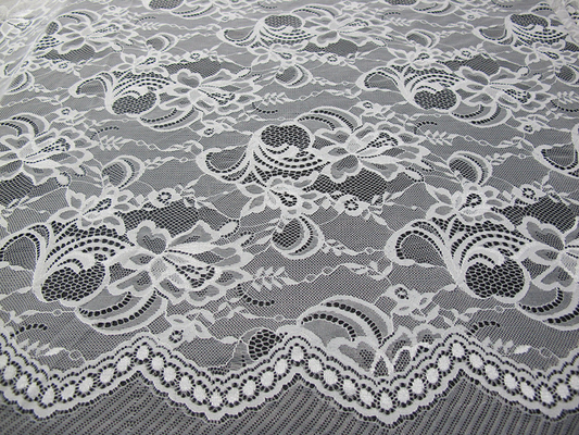 Floral suizo de nylon blanco de la tela del cordón hecho punto con el cordón de la frontera y el borde de la concha de peregrino