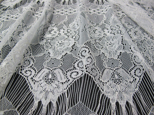 Ajuste de nylon floral blanco del cordón de la pestaña de la tela del cordón para señora Dress