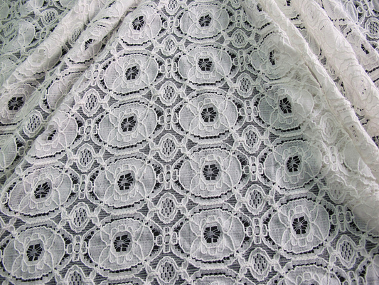 Tela de nylon del cordón del algodón Encogimiento-Resistente, tela geométrica CY-LW0154 de la flor